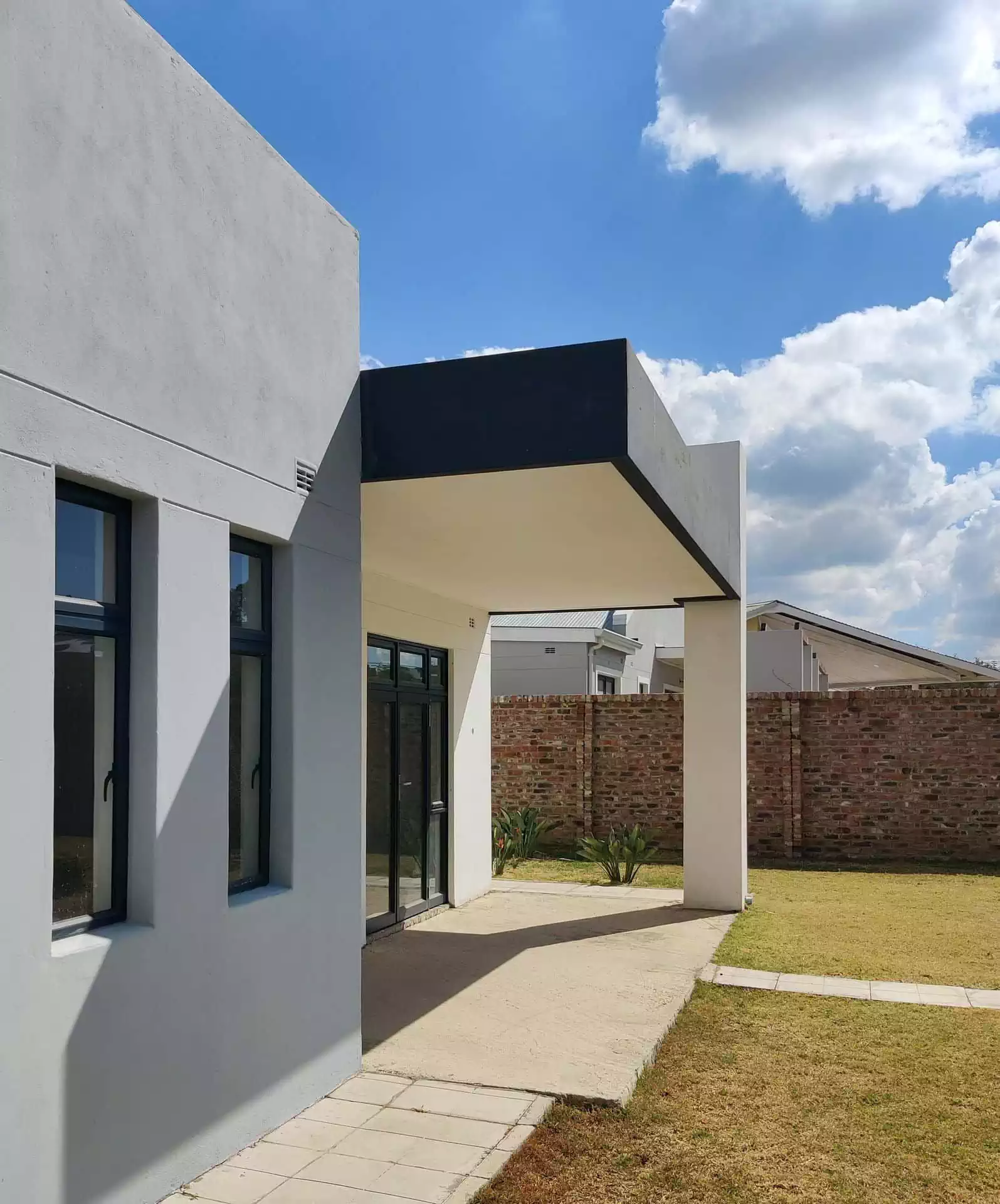 Private back garden of modern cluster house by local architect