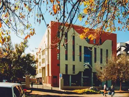 Ondulating two tone facade on contemporary hospital building by Pantic Architects