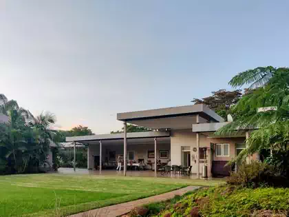 Modern Harare house with horizontal overhanging roof supported by steel columns. Design by local architect