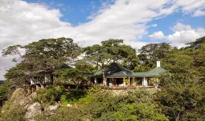 Contemporary villa immersed in vegetation at the top of a hill in Mazowe by Harare architectural designer